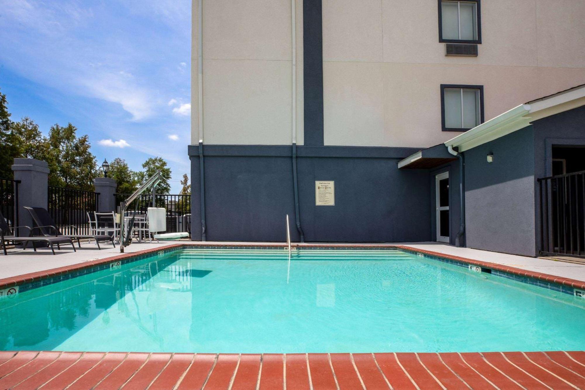 Days By Wyndham Baton Rouge I-10 Hotel Prairieville
