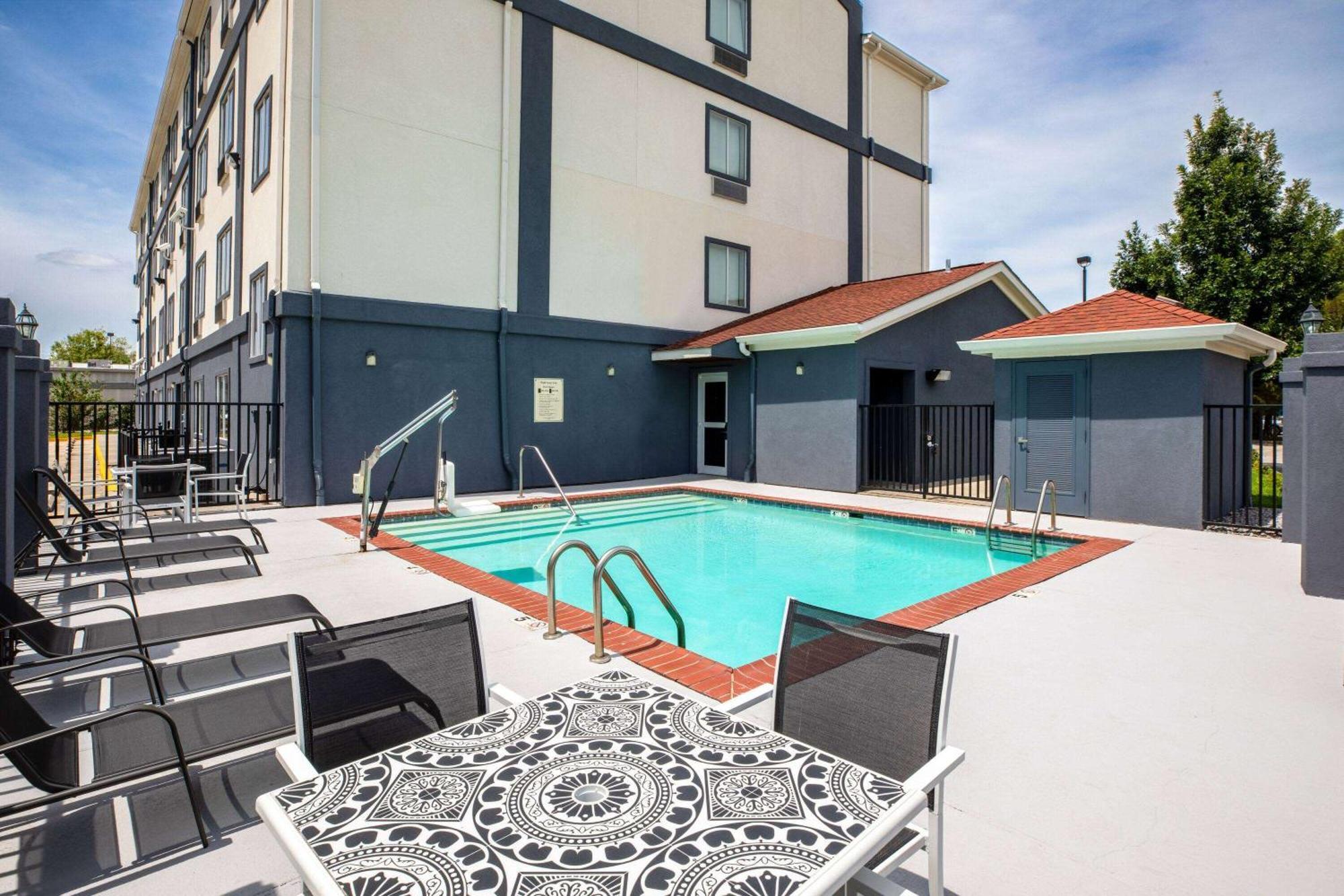 Days By Wyndham Baton Rouge I-10 Hotel