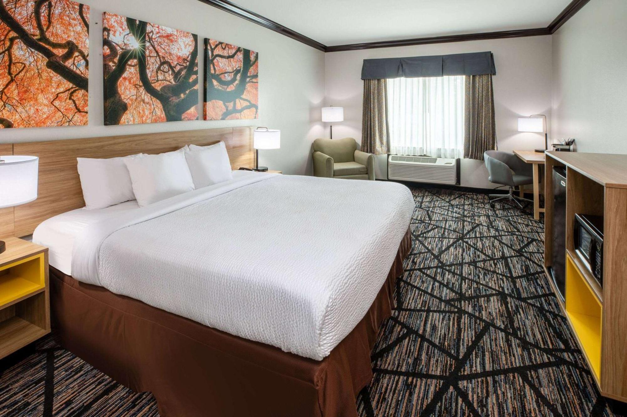 Days By Wyndham Baton Rouge I-10 Hotel