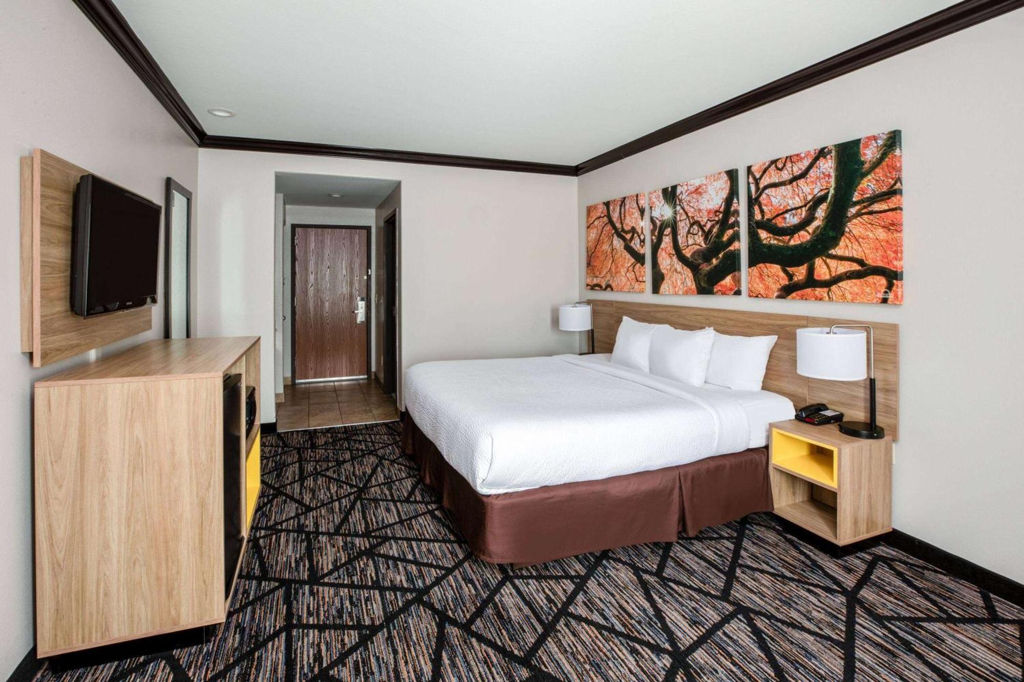 Days By Wyndham Baton Rouge I-10 Hotel 3*
