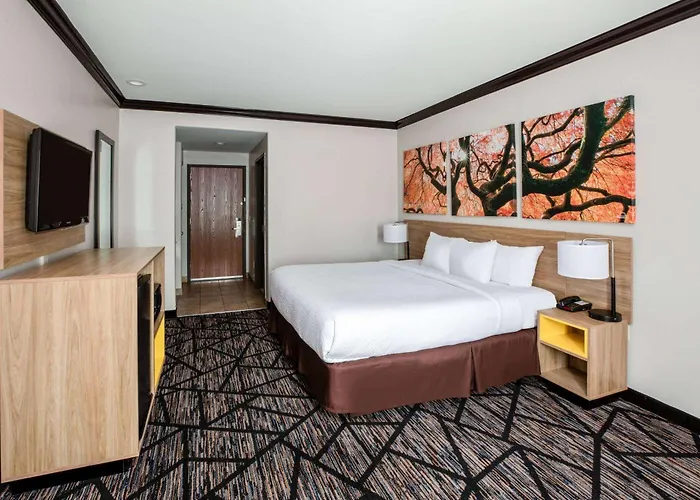 Days Inn By Wyndham Baton Rouge I-10