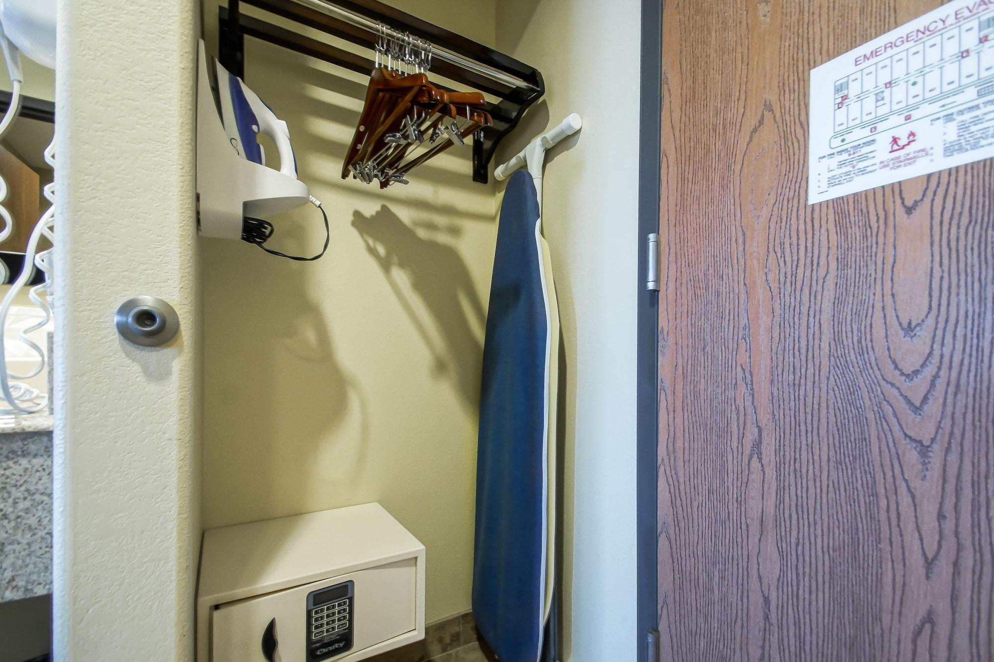 Days By Wyndham Baton Rouge I-10 Hotel 3*